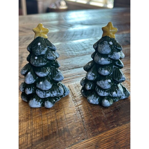 Vintage Christmas Tree Salt & Pepper Shaker Set With Star Topper - Picture 1 of 7
